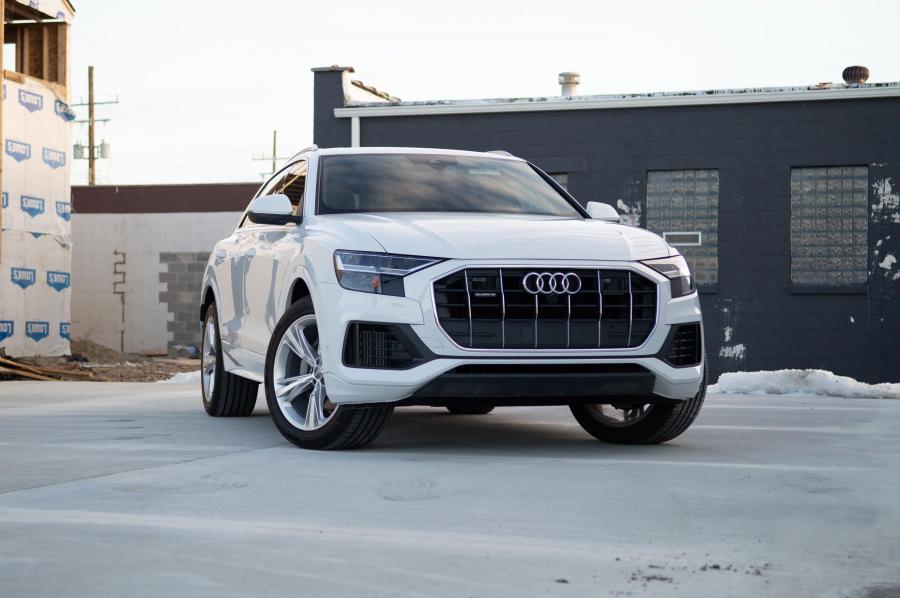  Audi Q8 55 TFSI Quattro 2018 года  (NA) (фото 7 из 32)